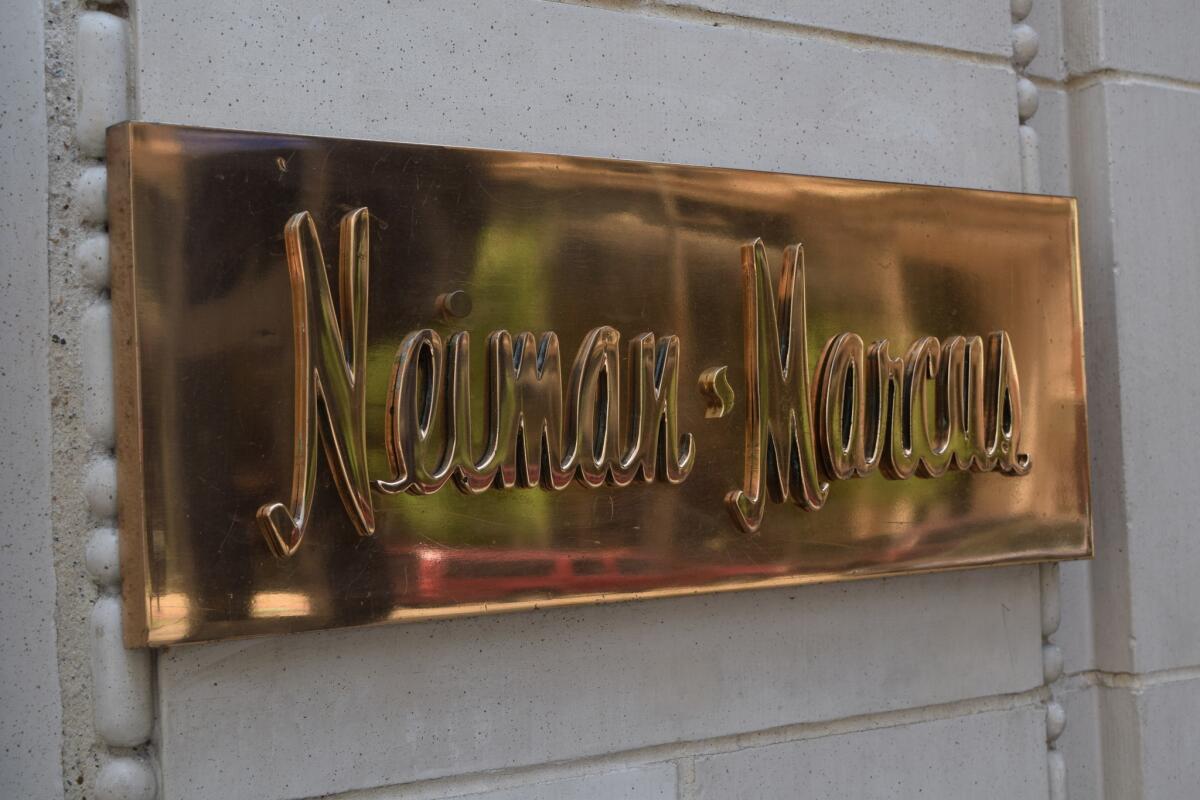 Neiman marcus discount going public